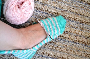 Вязаные тапочки на двух спицах простым способом