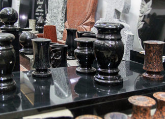 Вазы на могилу из гранита: изготовление и установка