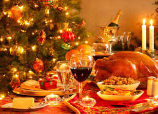 Новый год с доставкой на дом: как заказать еду к празднику?