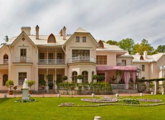 Загородная жизнь в Петергофе