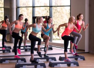 Групповые занятия фитнесом в фитнес клубе София sport – заниматься спортом в группе веселее