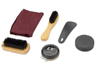 Оптимальный набор средств для ухода за обувью